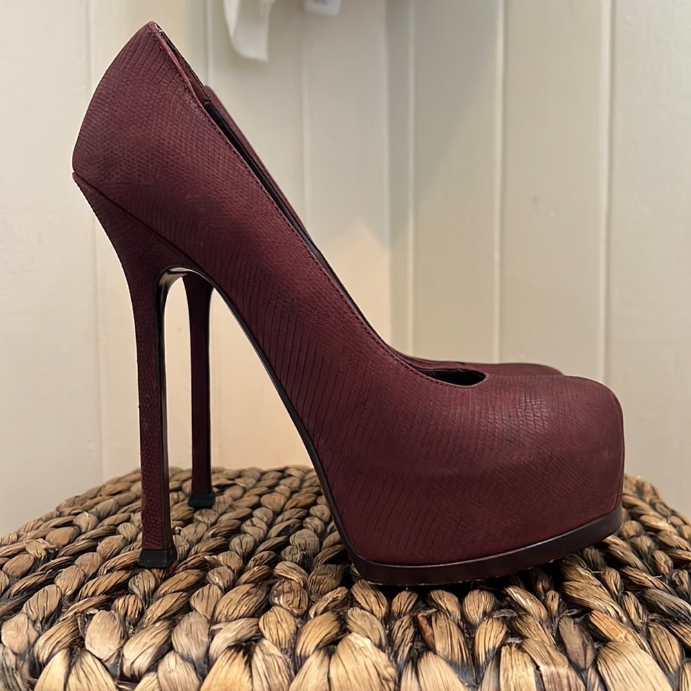 Yves Saint Laurent Rive Gauche Tribtoo Pumps in Burgundy